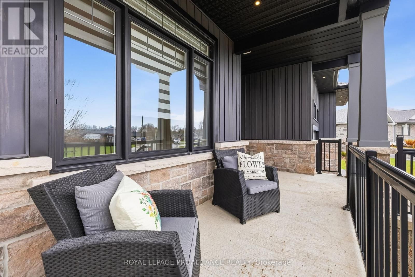 19 AUTUMN GROVE Image 7