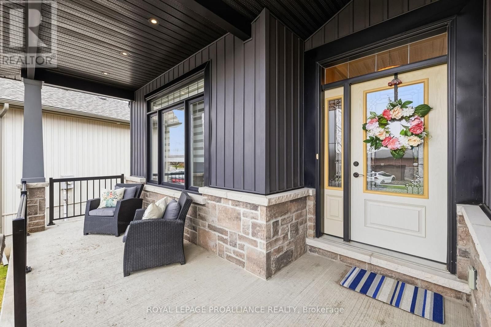 19 AUTUMN GROVE Image 8