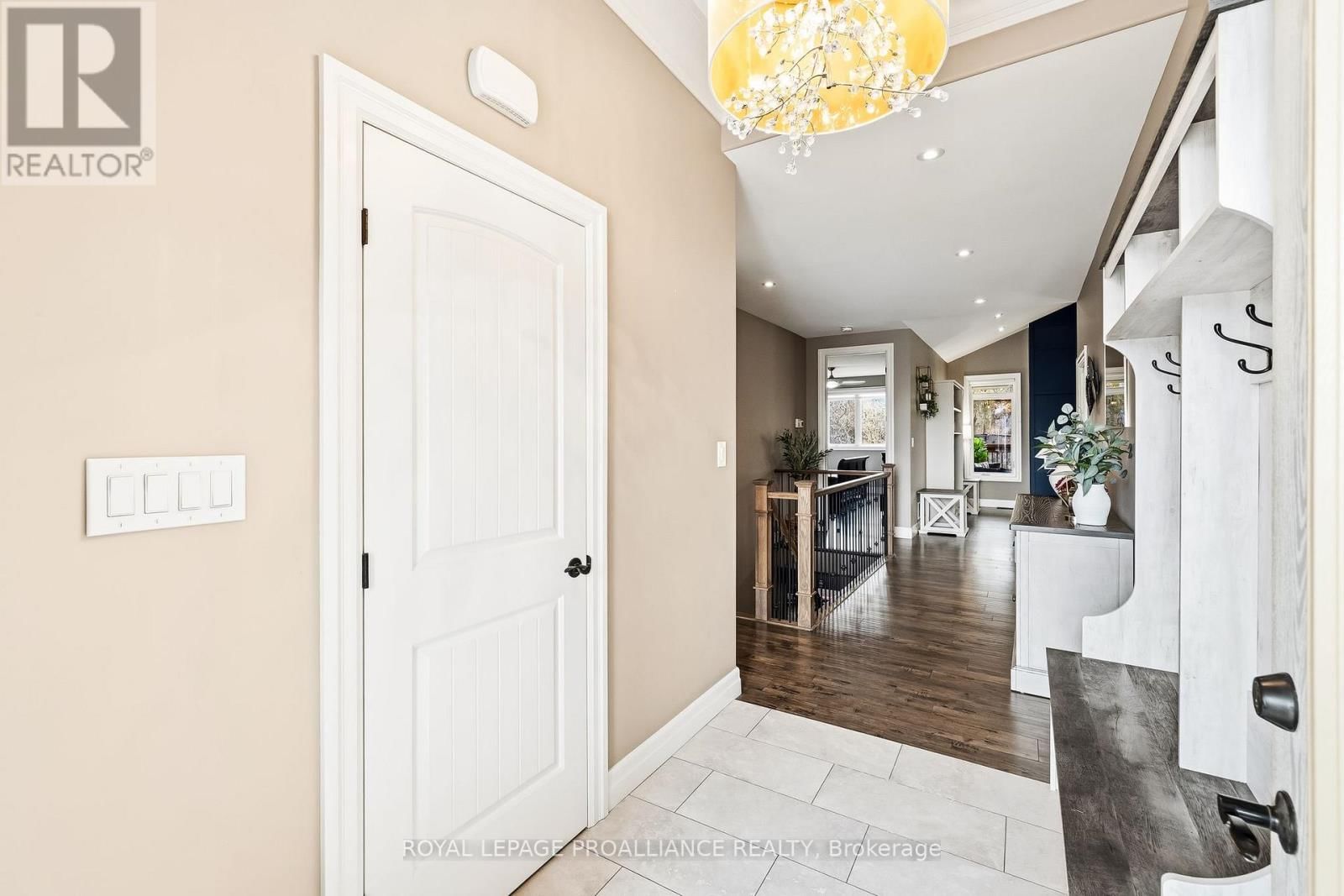 19 AUTUMN GROVE Image 9