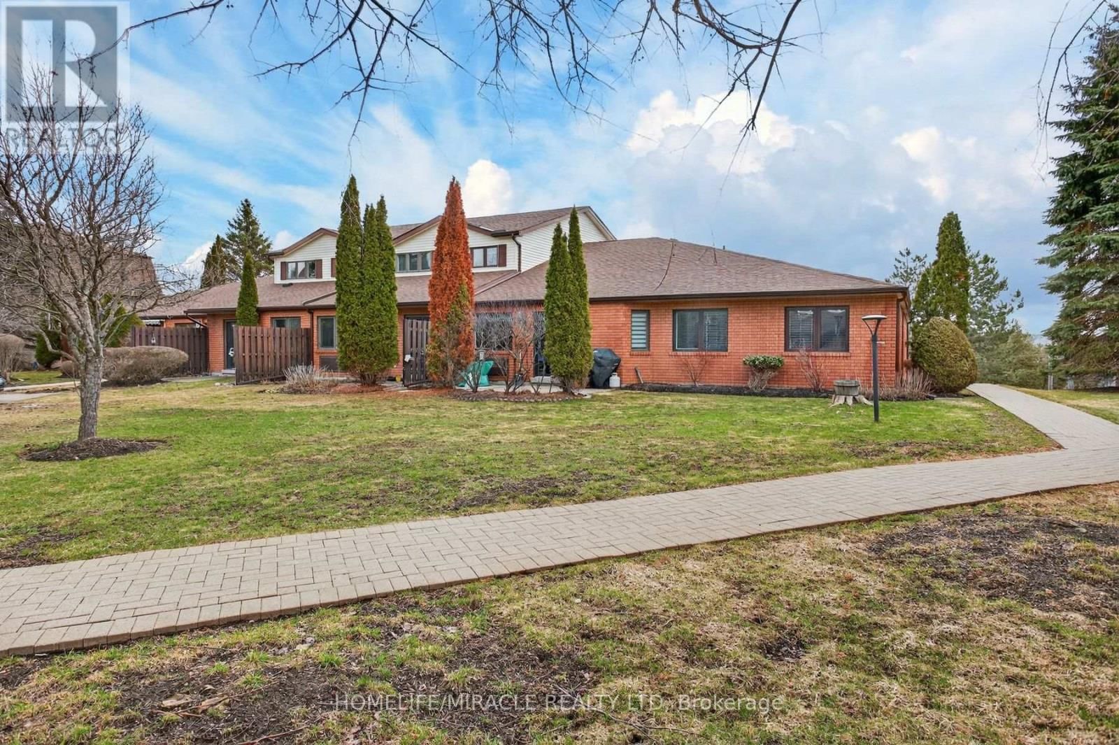 32 - 36 CHAMPLAIN CRESCENT Image 1