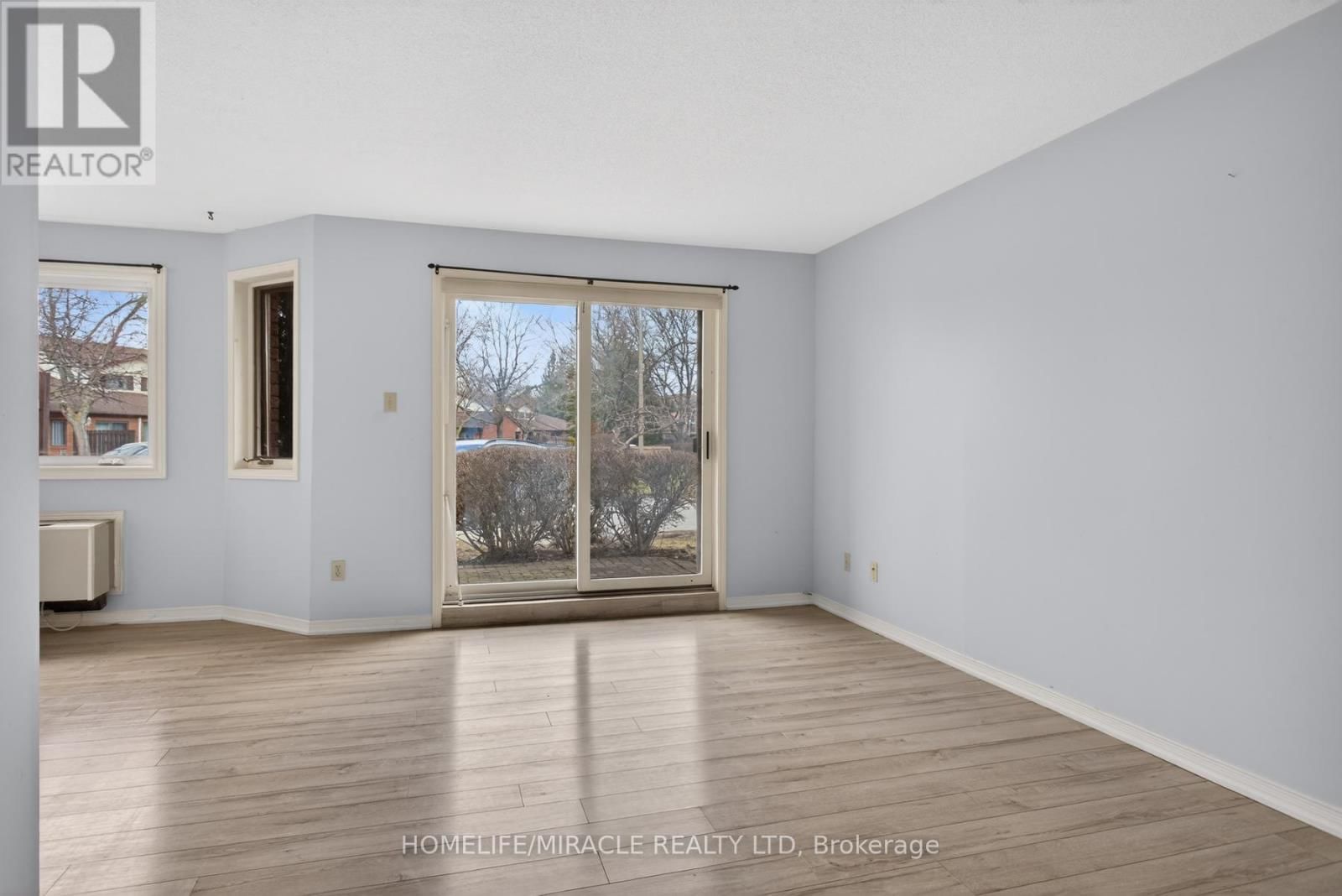 32 - 36 CHAMPLAIN CRESCENT Image 10