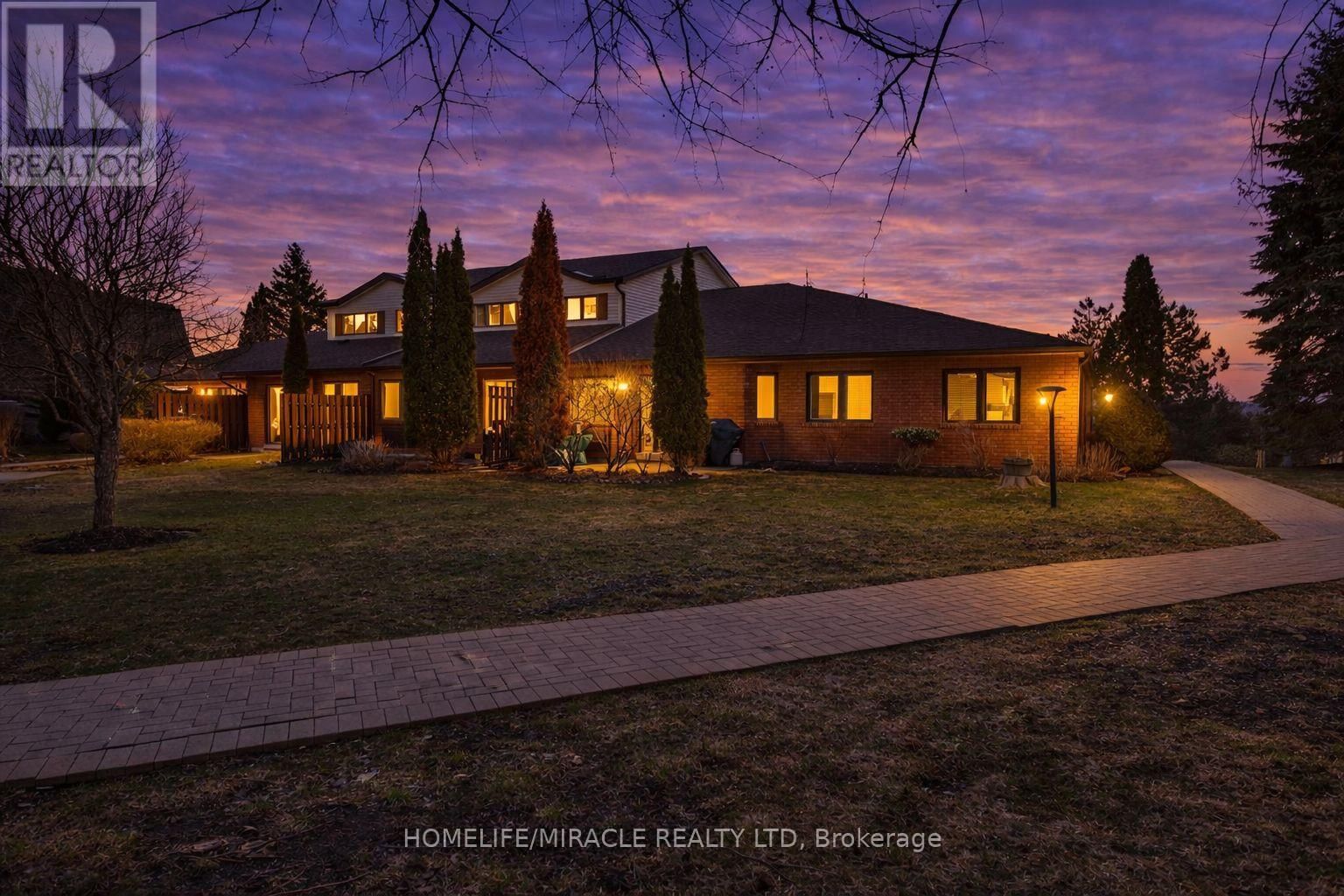 32 - 36 CHAMPLAIN CRESCENT Image 2