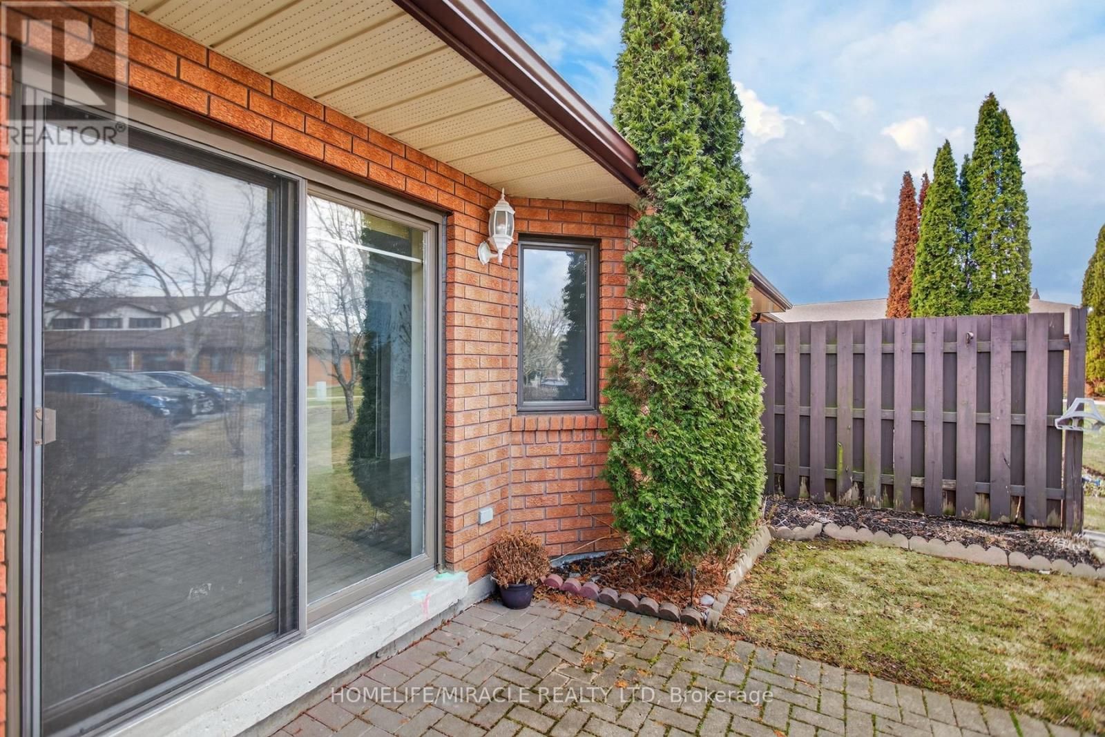 32 - 36 CHAMPLAIN CRESCENT Image 30