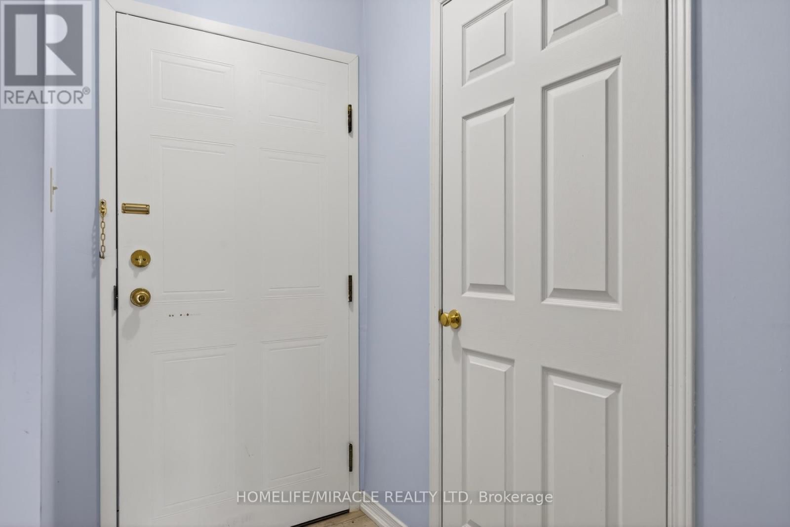 32 - 36 CHAMPLAIN CRESCENT Image 5