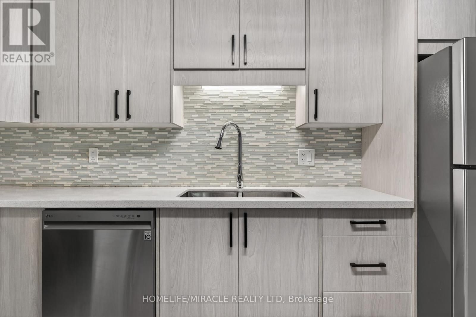 32 - 36 CHAMPLAIN CRESCENT Image 9