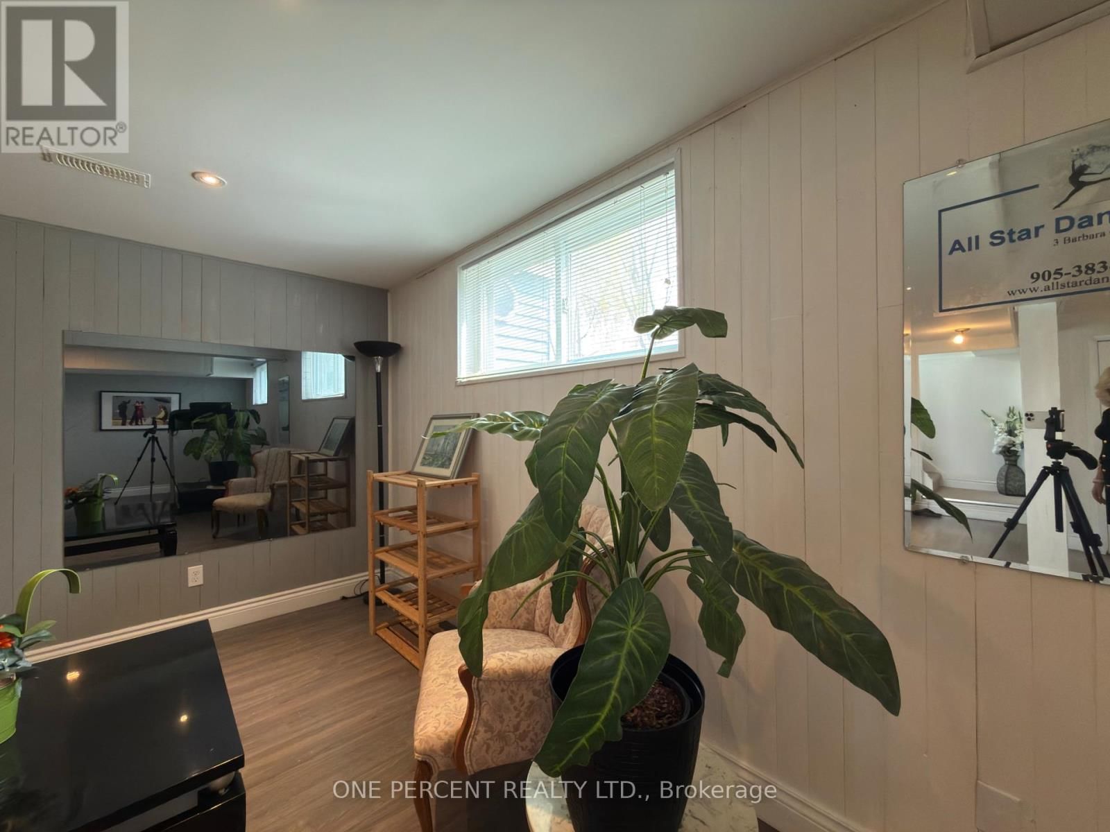 64 DORCHESTER BOULEVARD Image 17