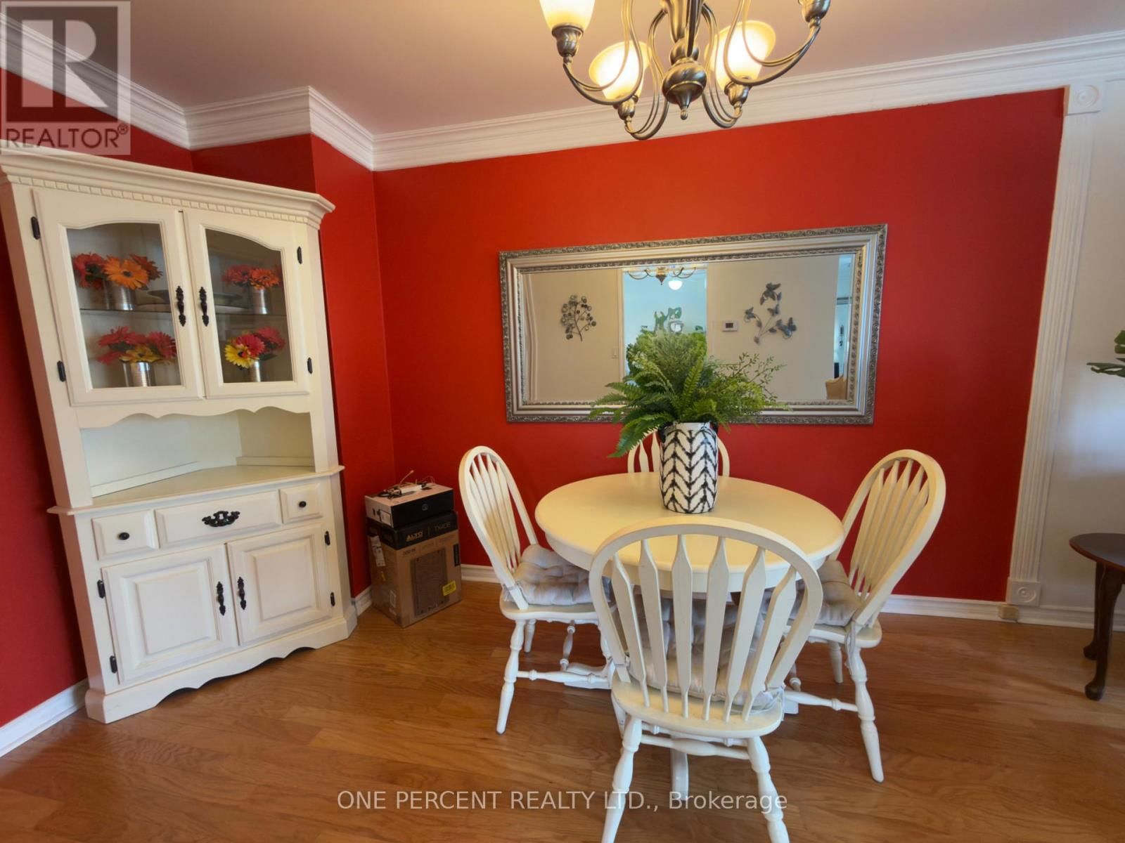 64 DORCHESTER BOULEVARD Image 6