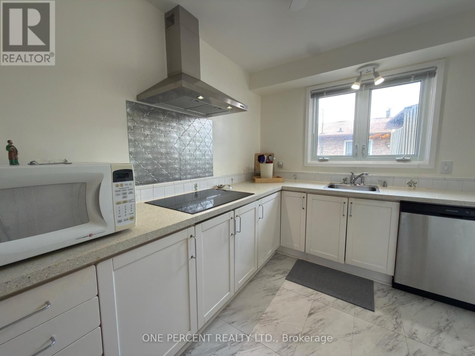 64 DORCHESTER BOULEVARD Image 8