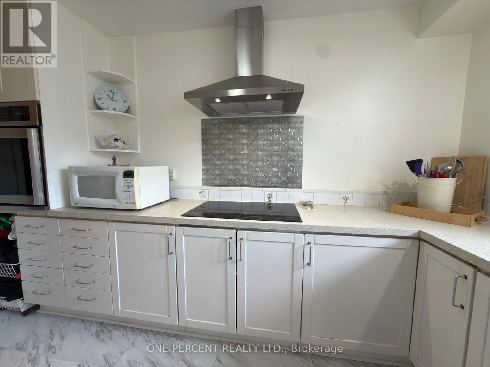 64 DORCHESTER BOULEVARD Image 9