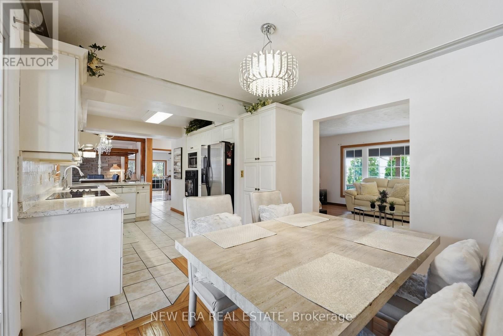 645 HATTON AVENUE Image 12