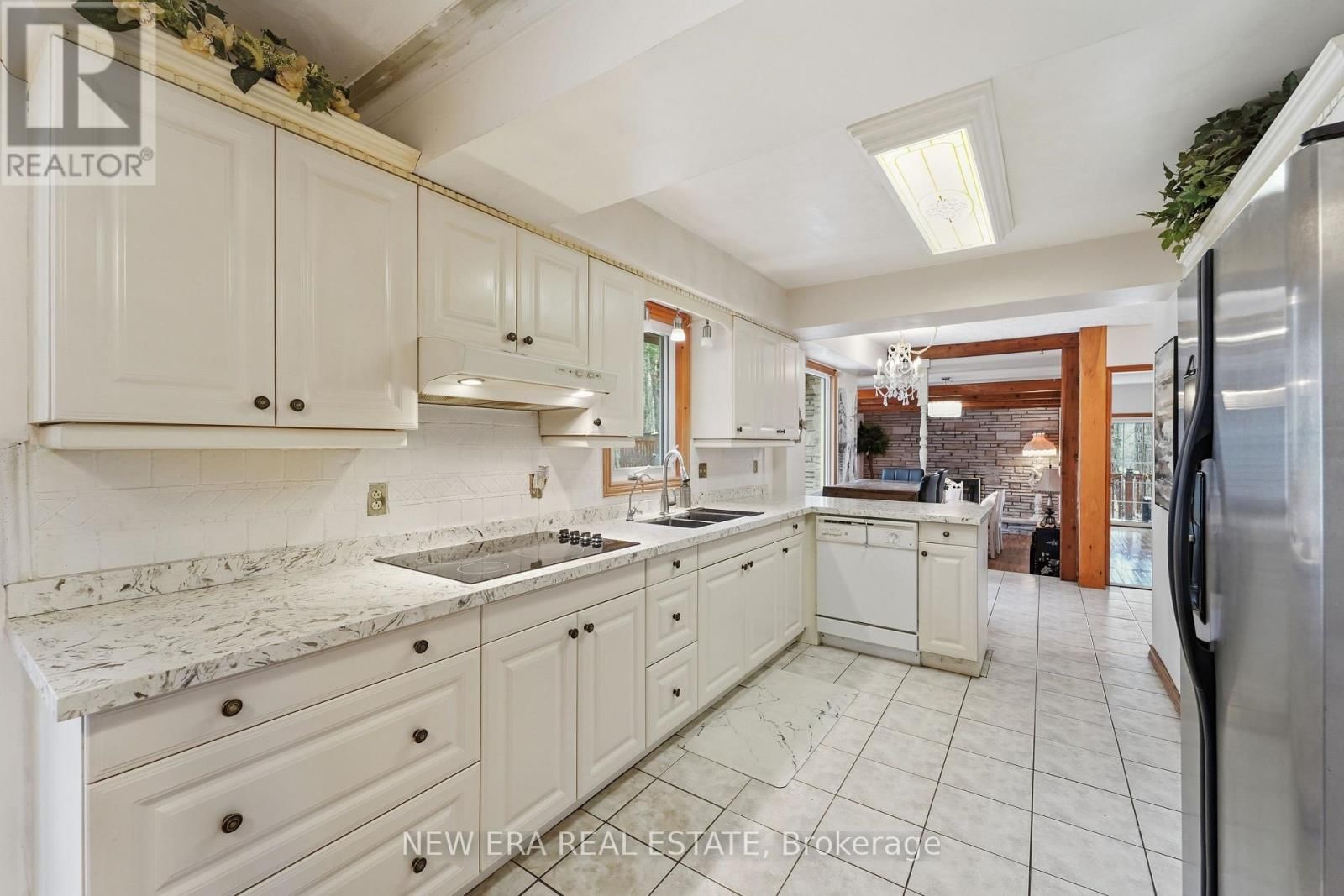 645 HATTON AVENUE Image 13