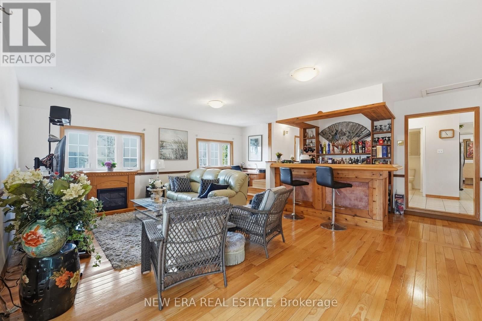 645 HATTON AVENUE Image 18