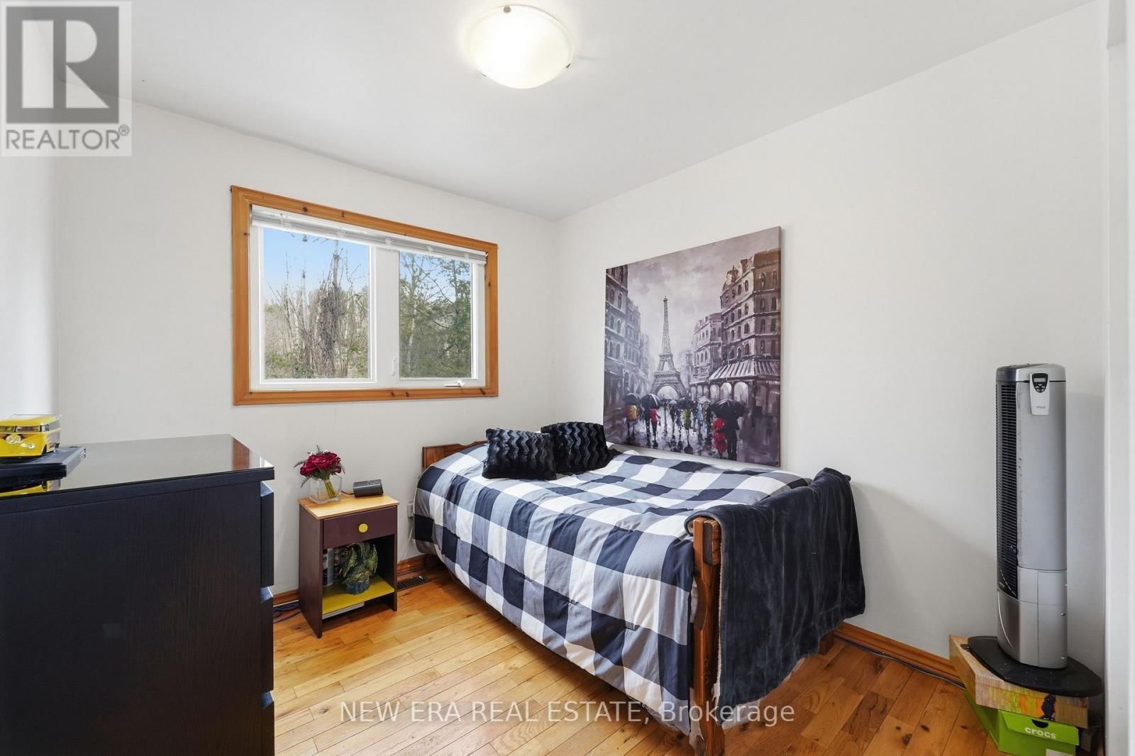 645 HATTON AVENUE Image 23