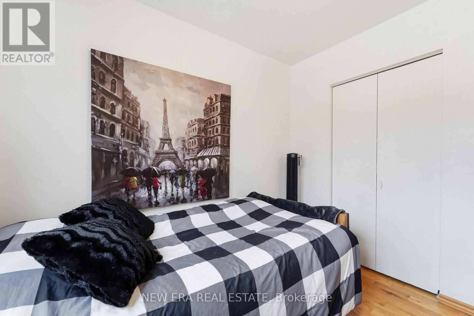 645 HATTON AVENUE Image 24