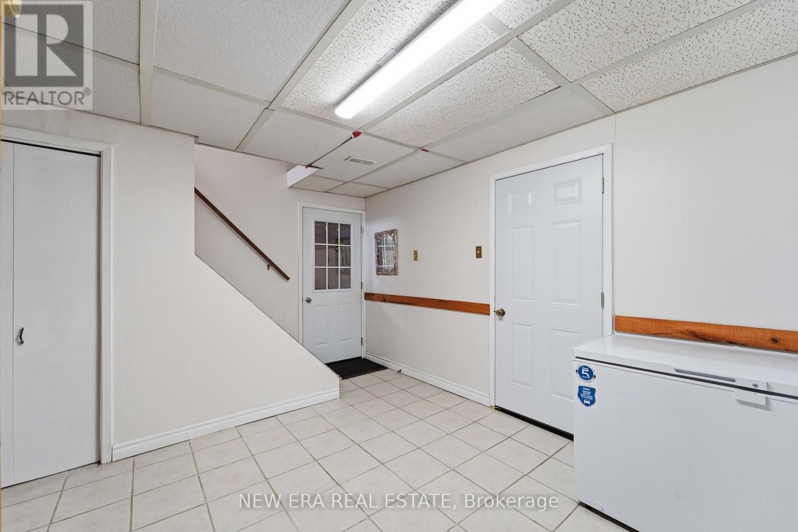 645 HATTON AVENUE Image 33