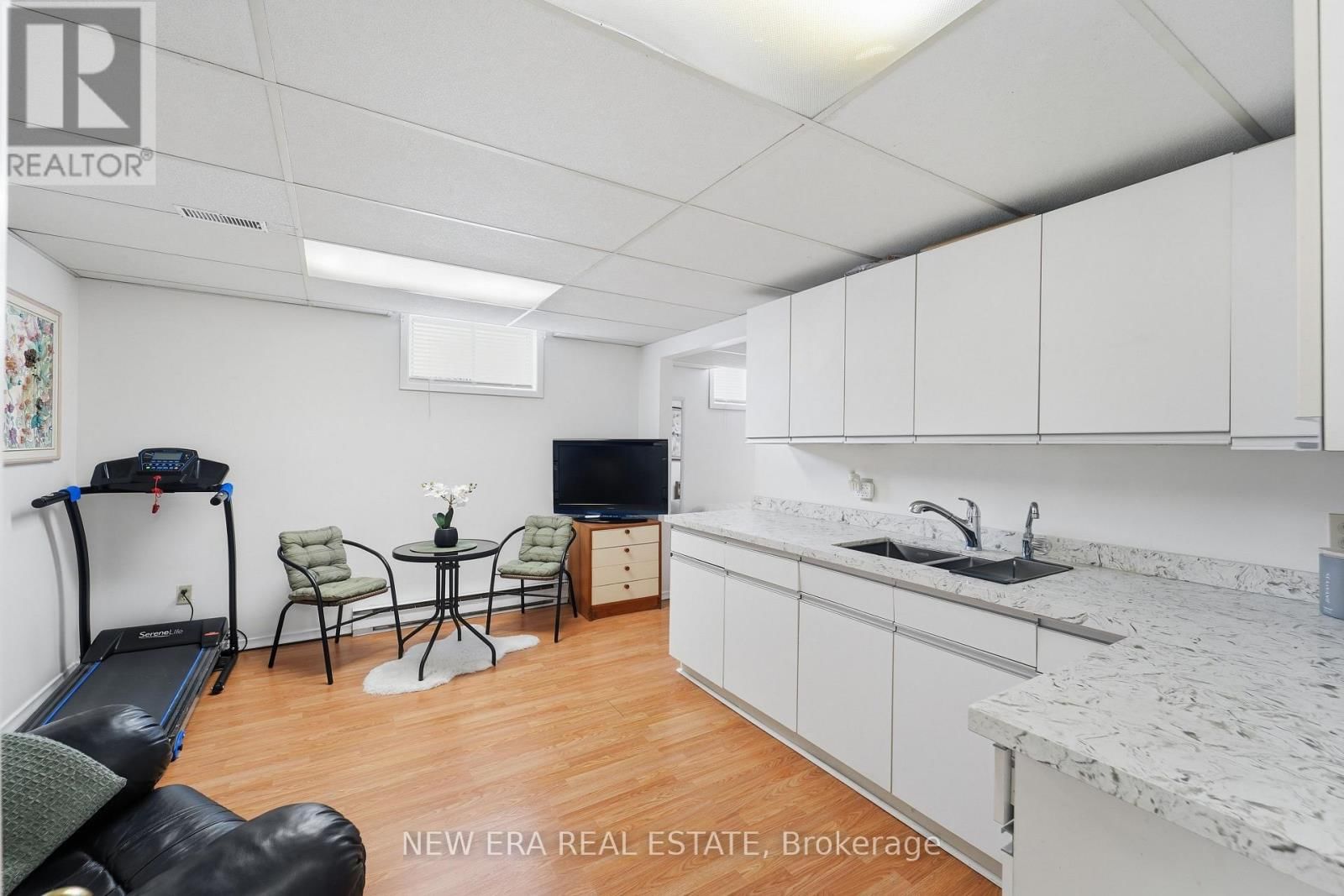 645 HATTON AVENUE Image 37