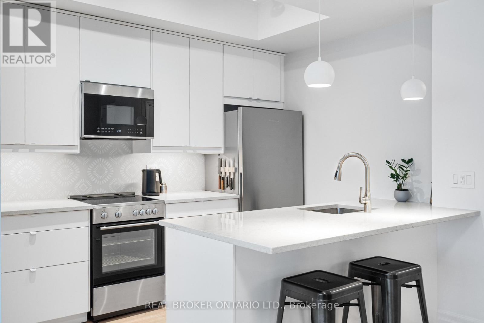 810 - 235 KENT STREET Image 14