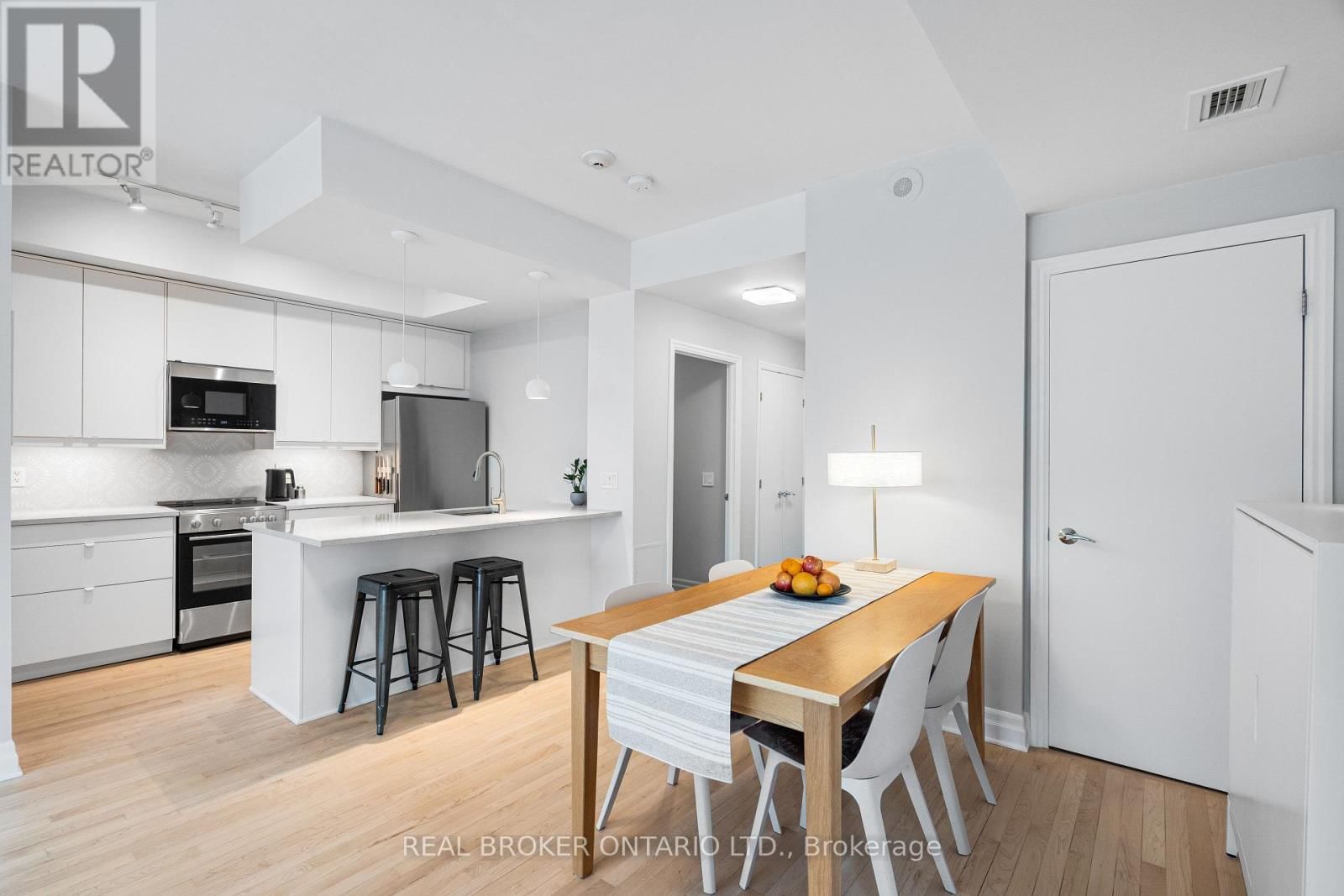 810 - 235 KENT STREET Image 19