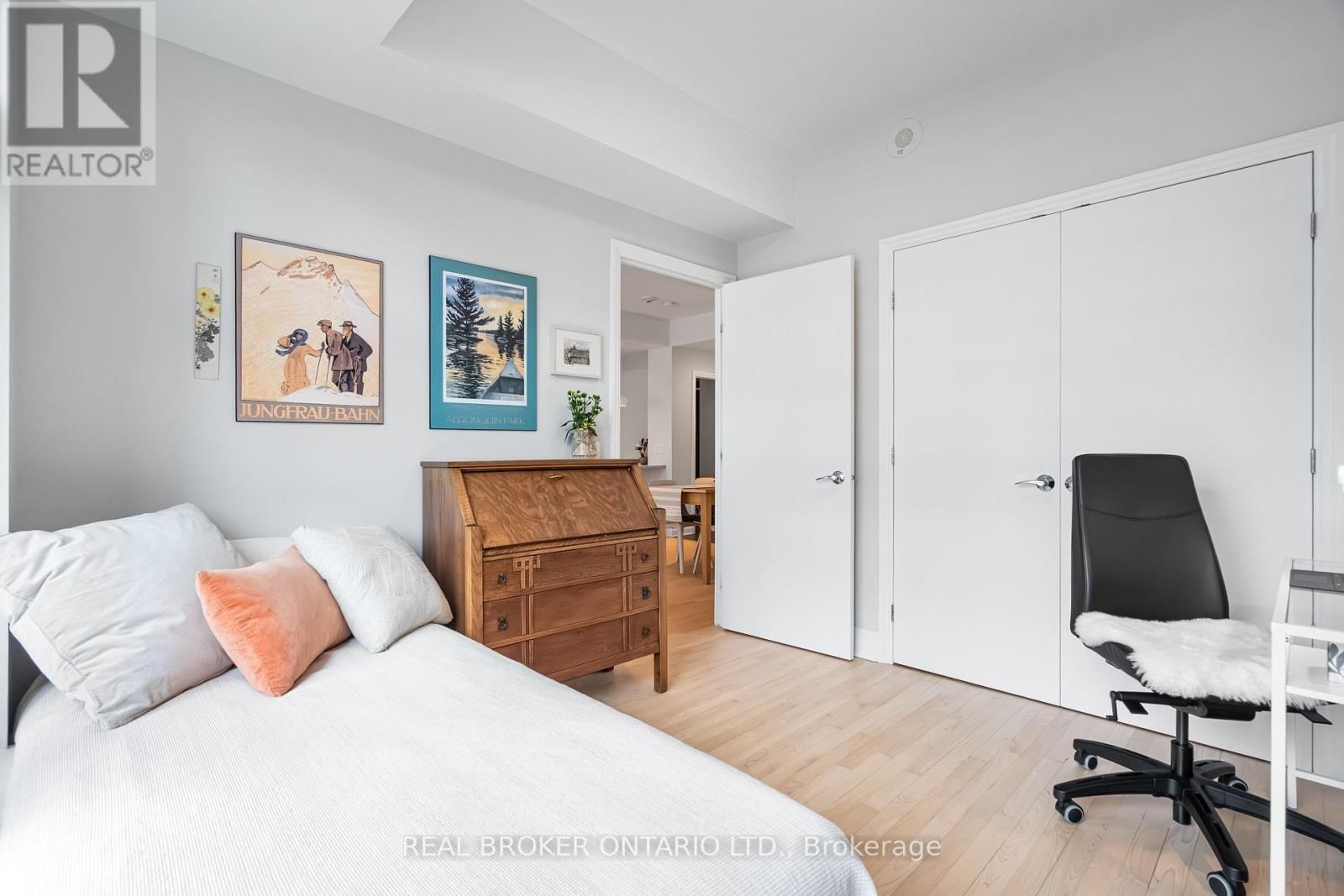 810 - 235 KENT STREET Image 32