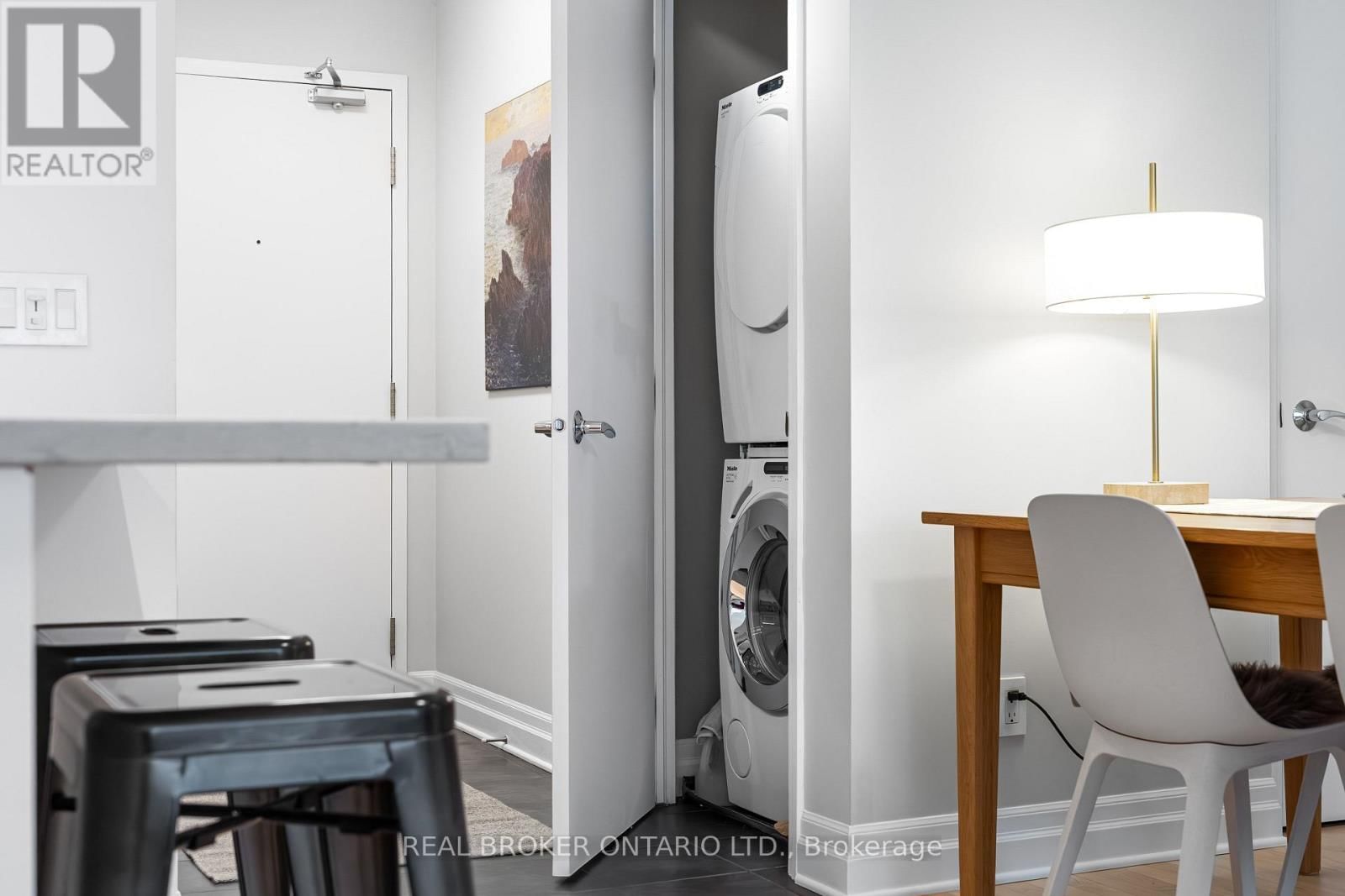 810 - 235 KENT STREET Image 34