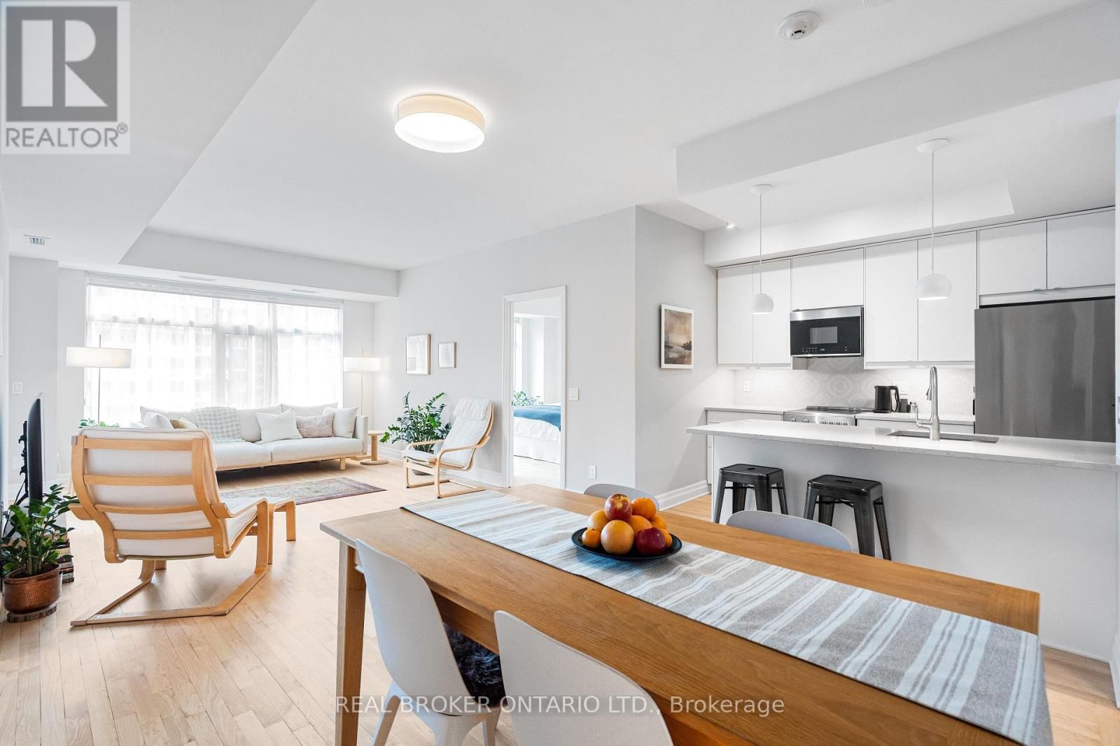 810 - 235 KENT STREET Image 9