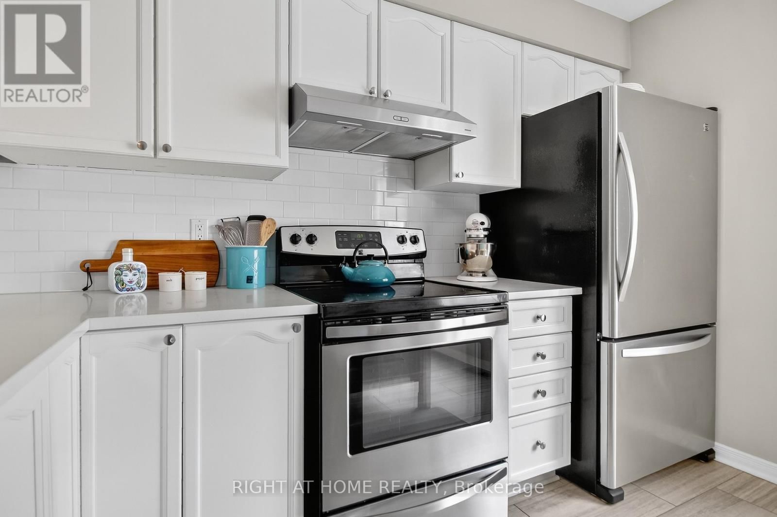 24 MANHATTAN CRESCENT Image 11