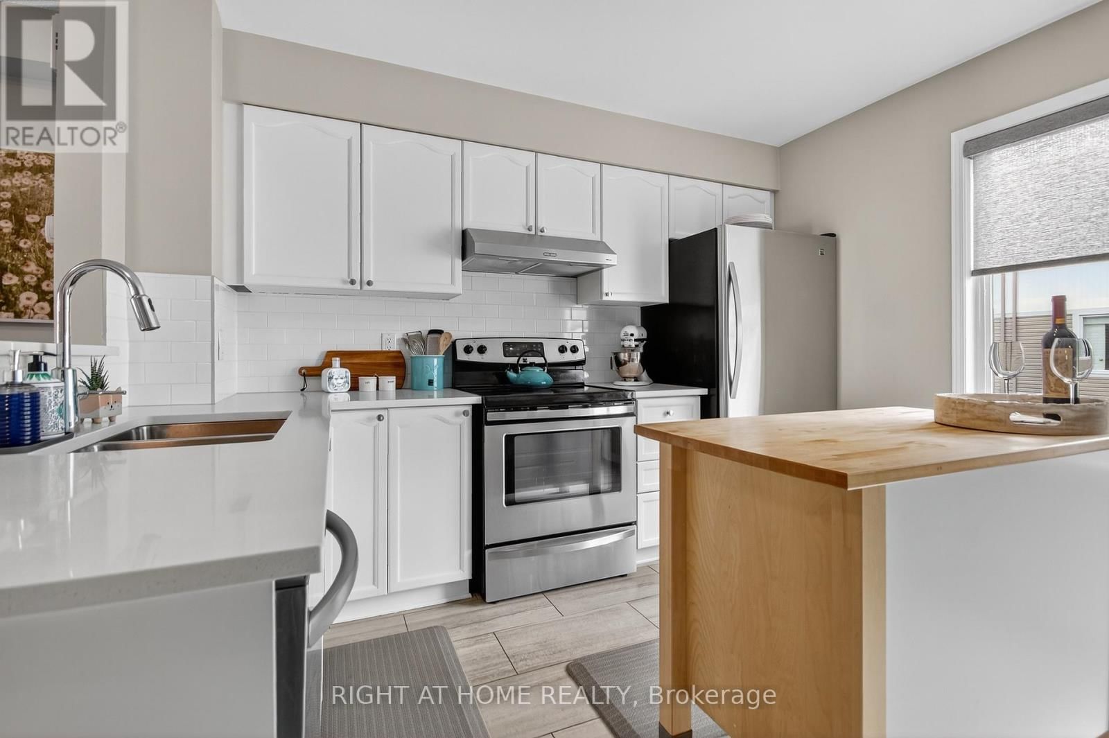 24 MANHATTAN CRESCENT Image 12