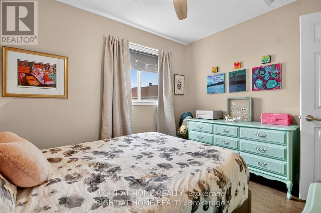 24 MANHATTAN CRESCENT Image 18