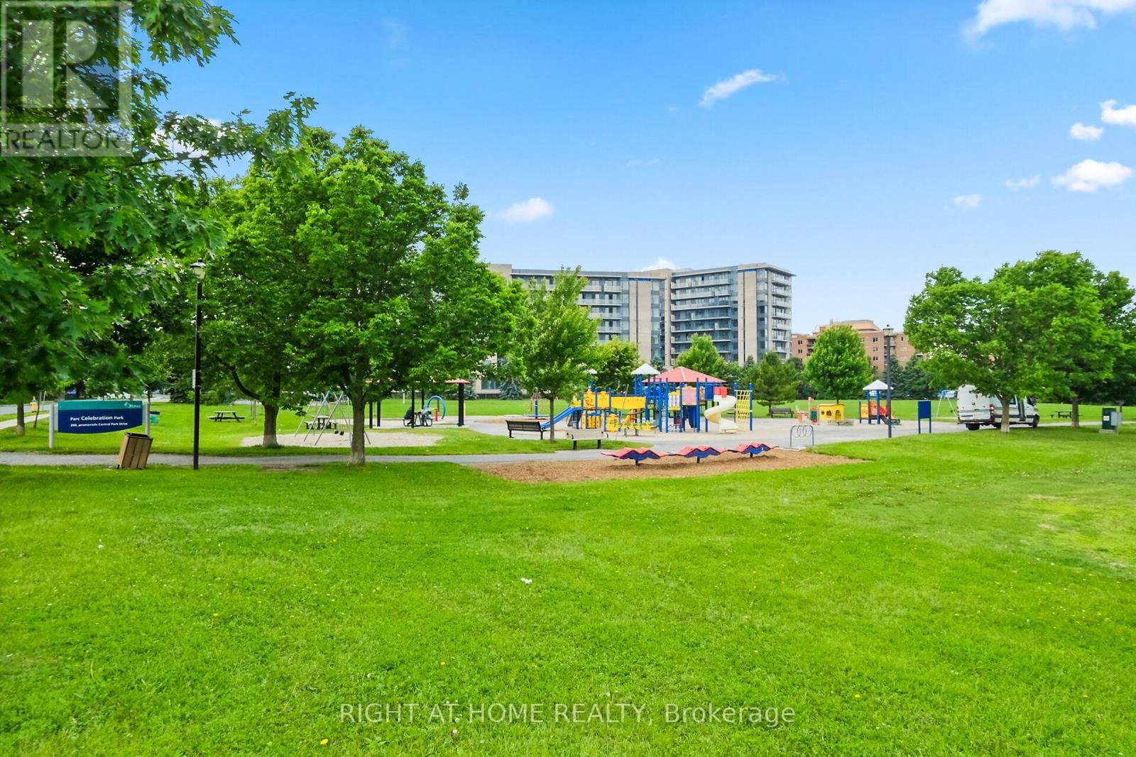 24 MANHATTAN CRESCENT Image 25