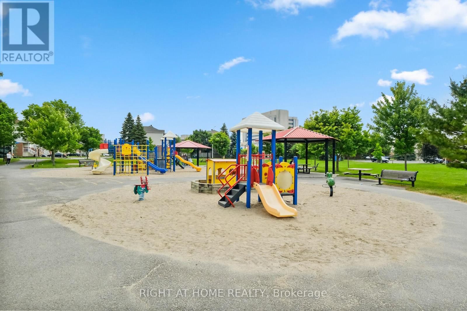 24 MANHATTAN CRESCENT Image 27