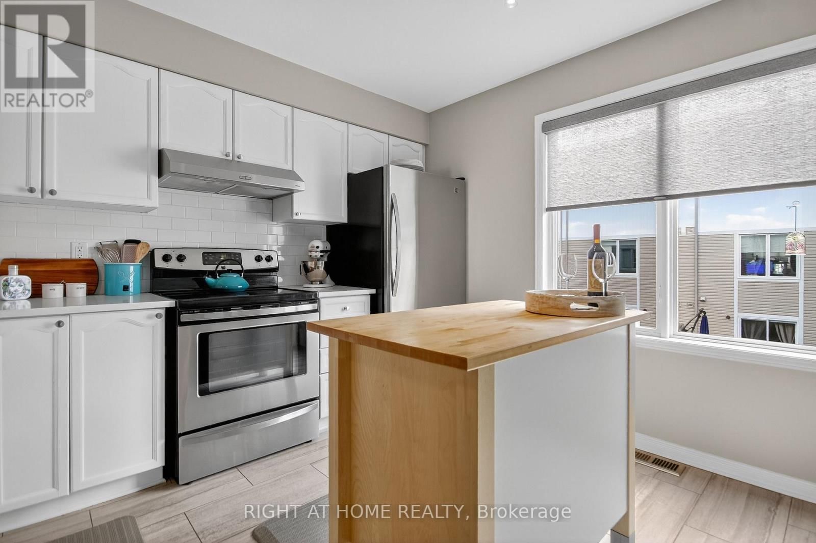 24 MANHATTAN CRESCENT Image 8