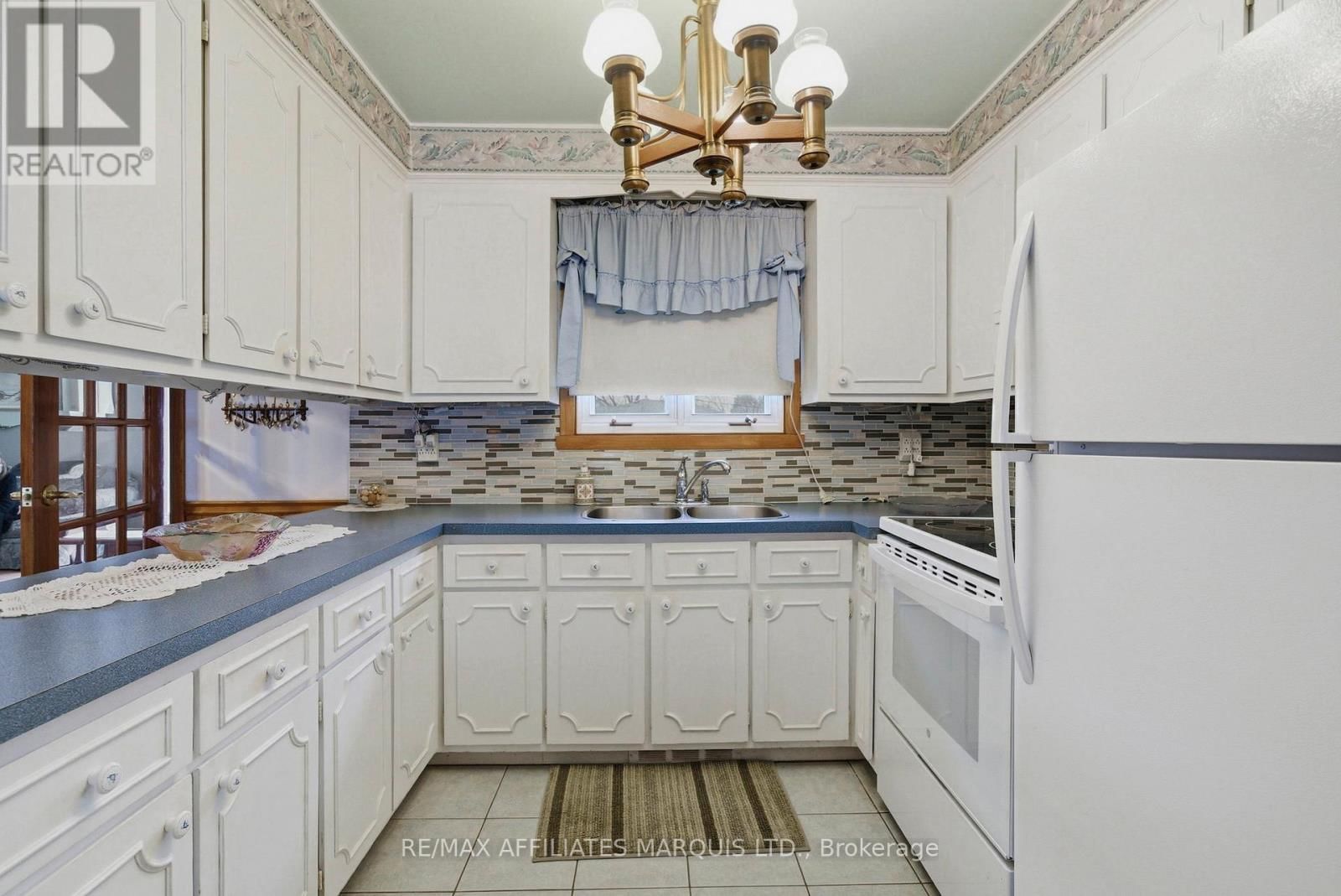 1212 BRODEUR STREET Image 10