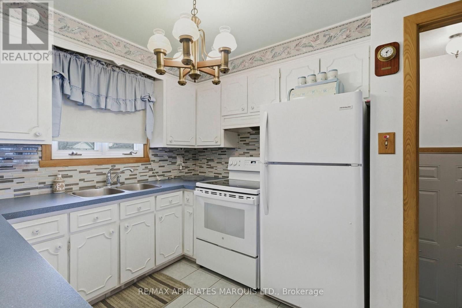 1212 BRODEUR STREET Image 11