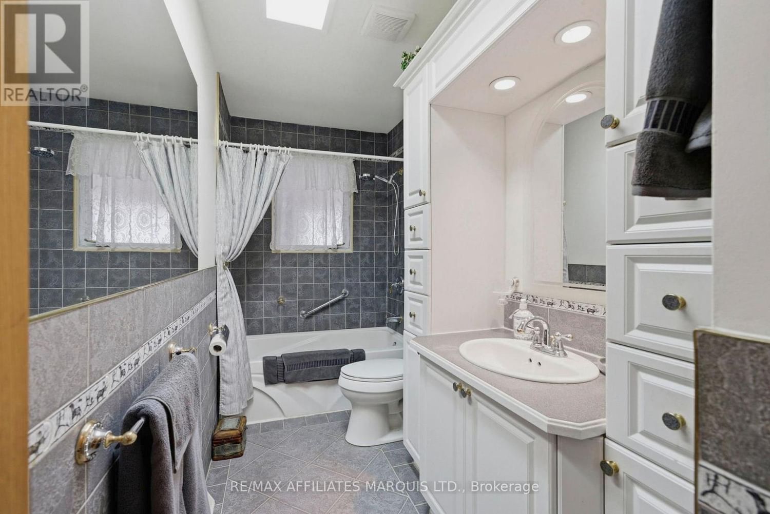 1212 BRODEUR STREET Image 21