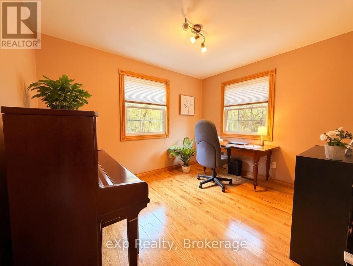 705 VICTORIA ROAD Image 11