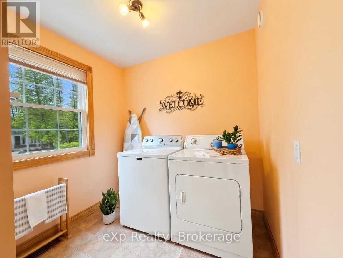 705 VICTORIA ROAD Image 12