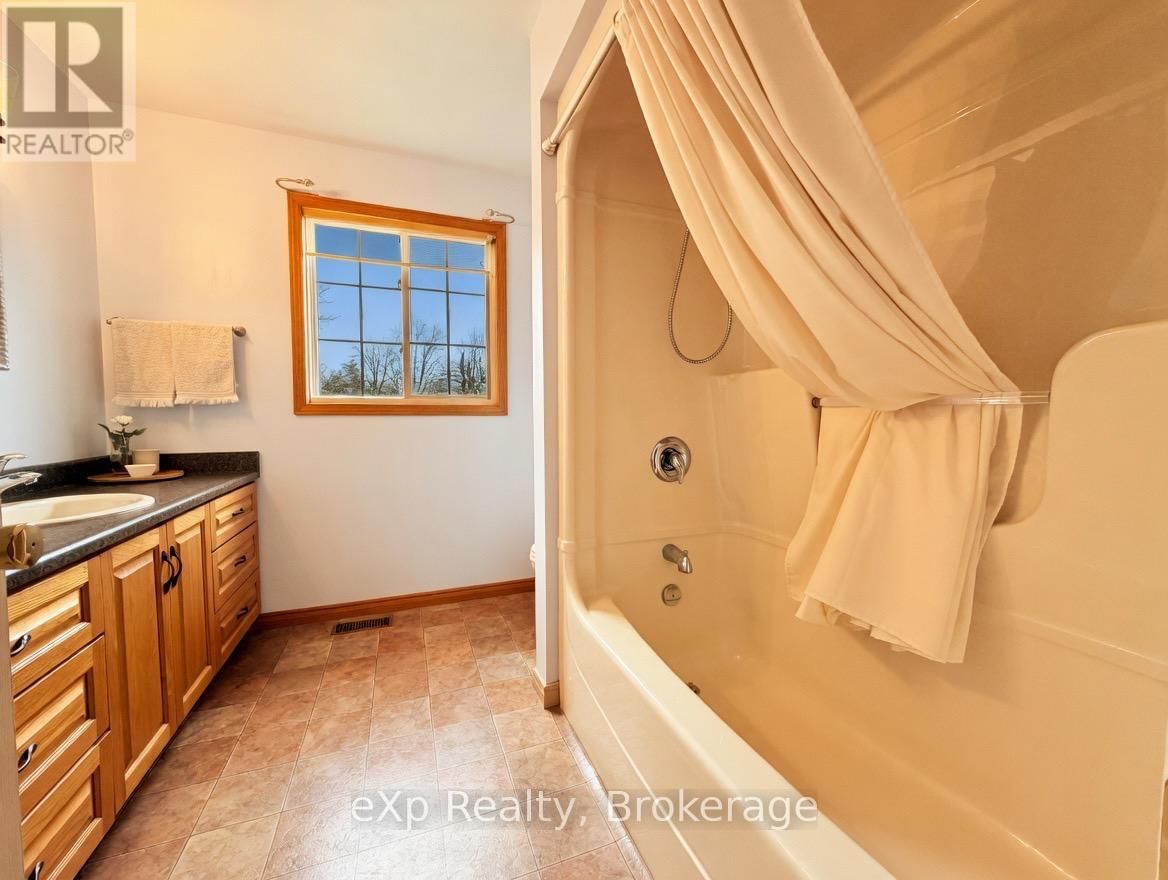 705 VICTORIA ROAD Image 13