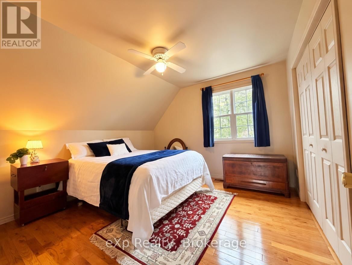 705 VICTORIA ROAD Image 16