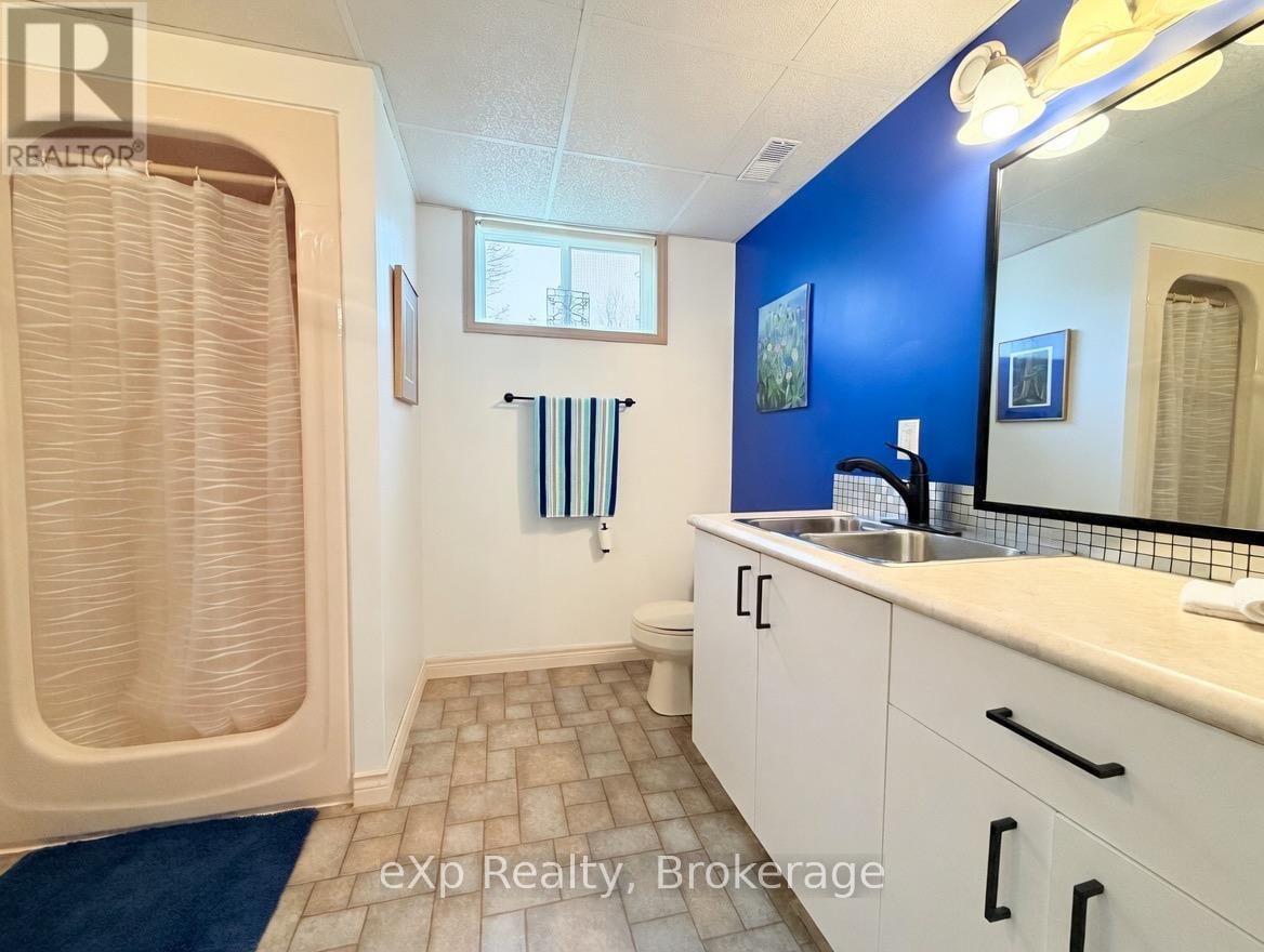 705 VICTORIA ROAD Image 19