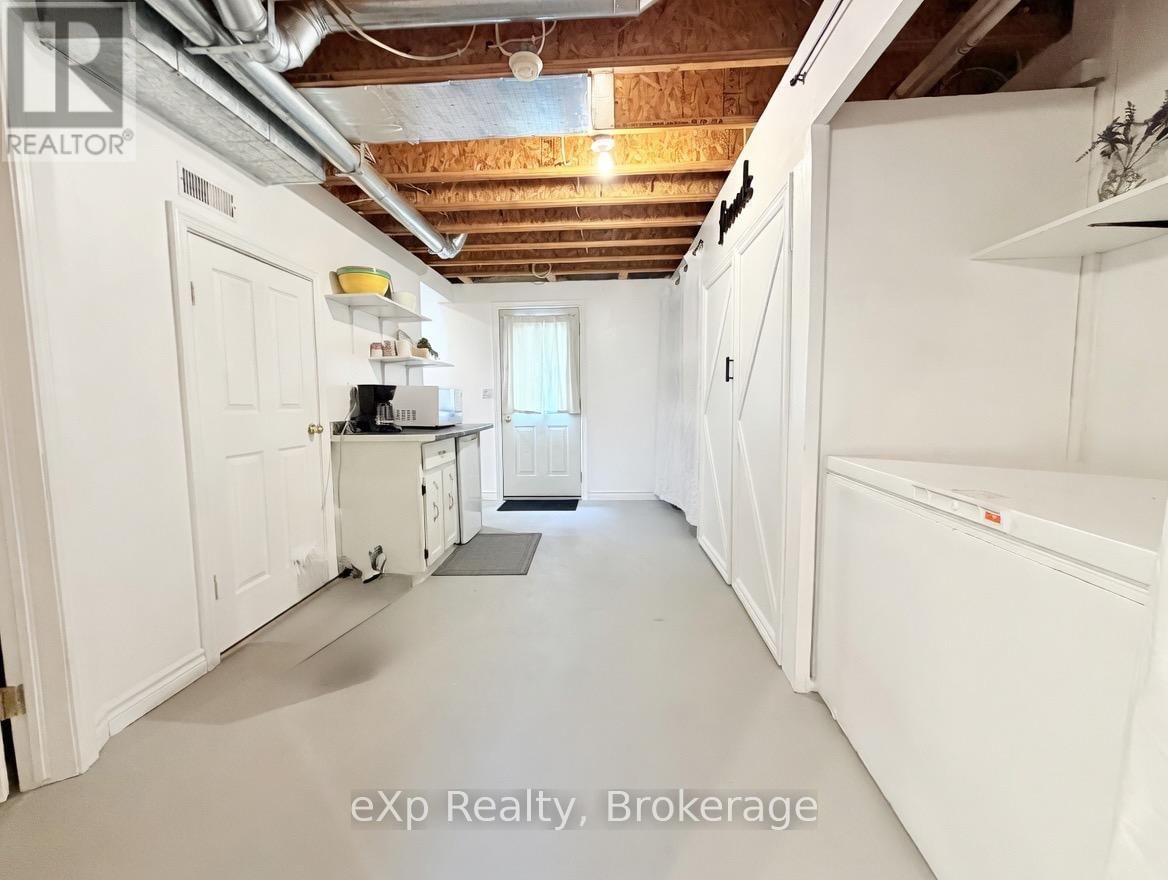 705 VICTORIA ROAD Image 20