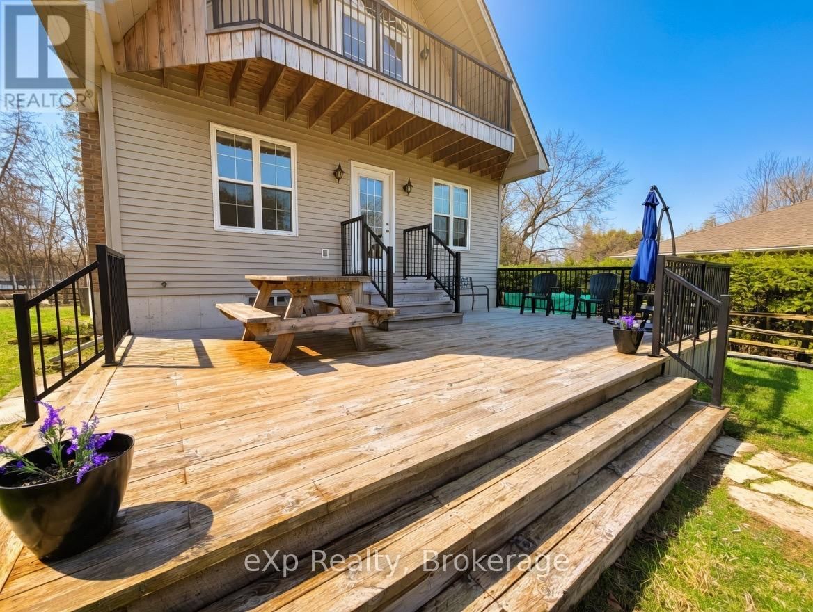 705 VICTORIA ROAD Image 24