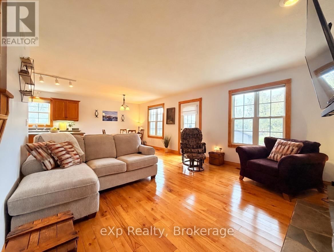 705 VICTORIA ROAD Image 9