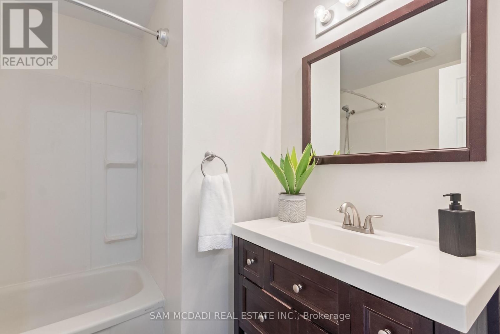 2 - 160 RITTENHOUSE ROAD Image 20