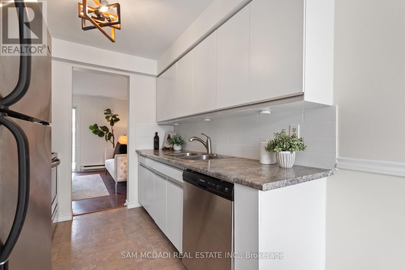 2 - 160 RITTENHOUSE ROAD Image 8