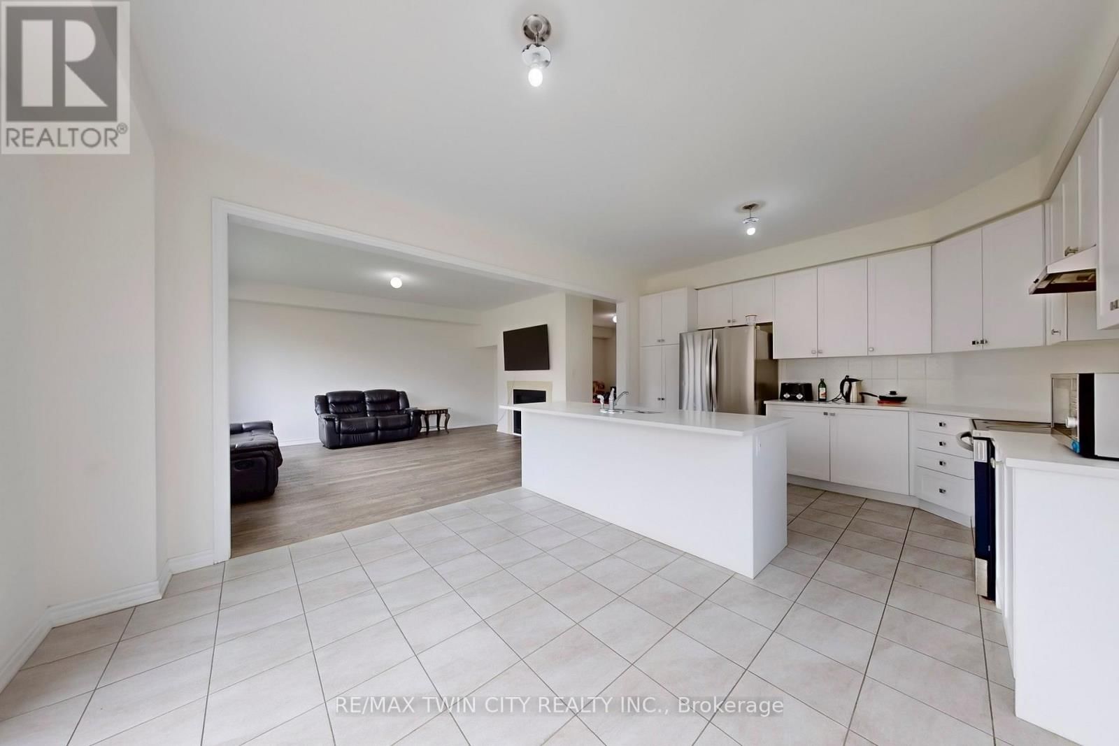 630 LEMAY GROVE Image 20