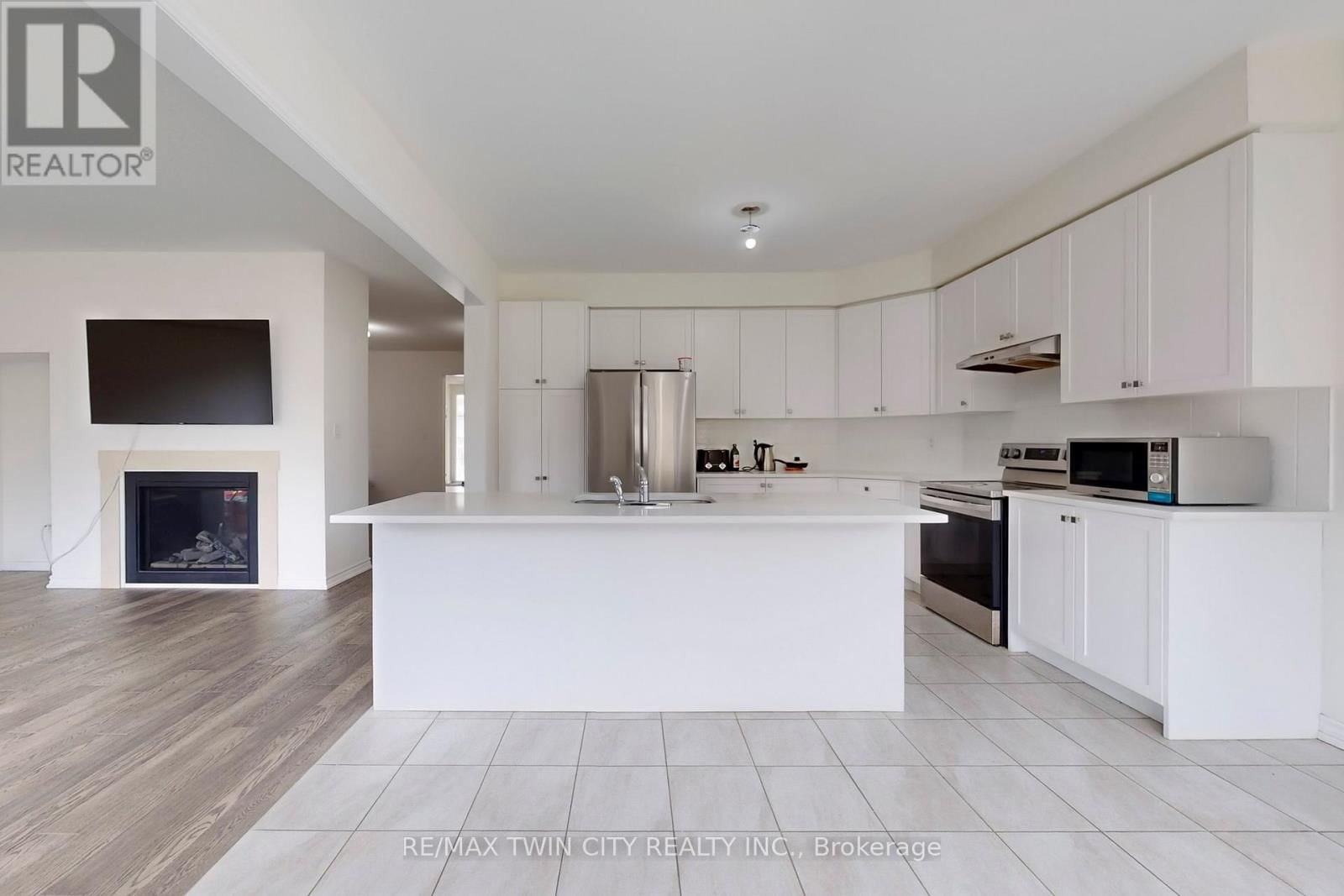 630 LEMAY GROVE Image 23