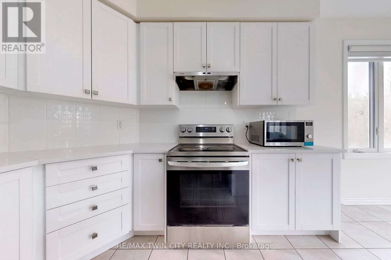 630 LEMAY GROVE Image 25