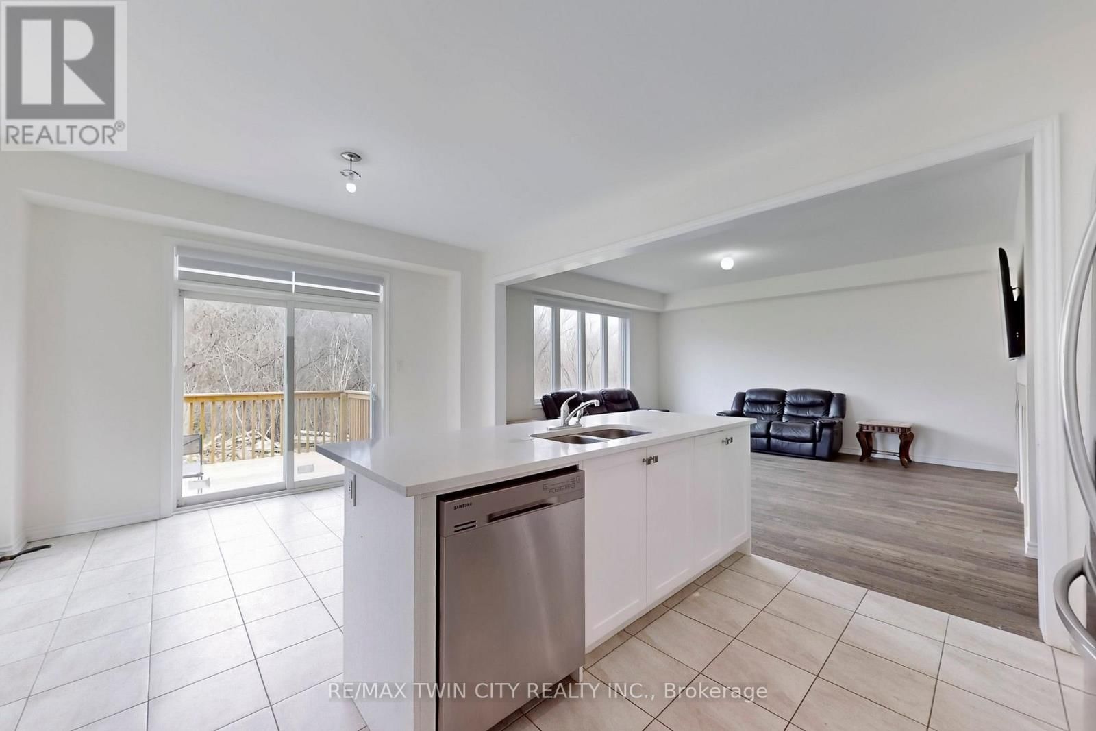 630 LEMAY GROVE Image 26