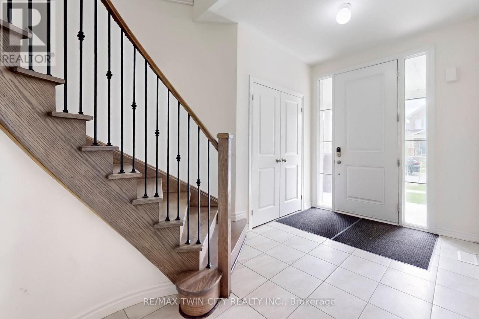 630 LEMAY GROVE Image 30