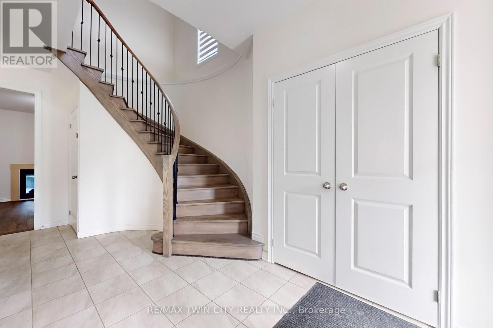 630 LEMAY GROVE Image 31